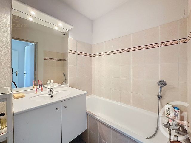 Appartement F2 à vendre - 2 pièces - 39.65 m2 - CORBAS - 69 - RHONE-ALPES - Century 21 Hestia Ldi